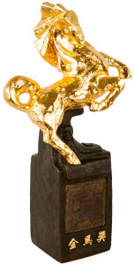 05 golden horse statue